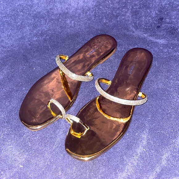 NWOT Fashion Nova Rose Gold sandal - Picture 3 of 4